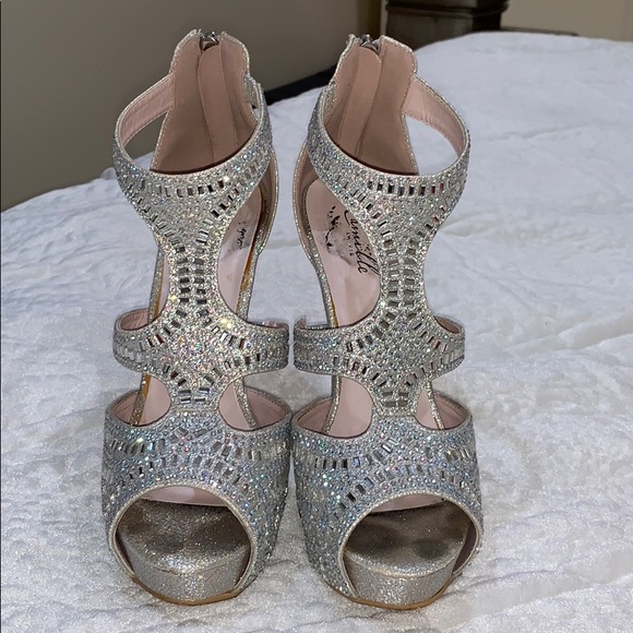 Heels - Picture 2 of 3